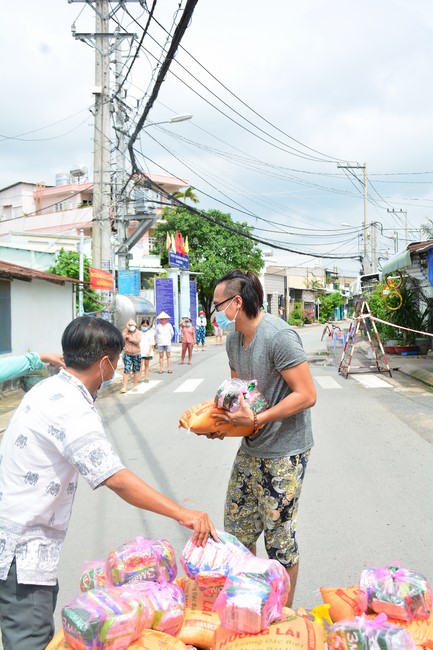 Continuing to support people in need in the Covid-19 pandemic of Hoang Phap Pagoda (series 4)